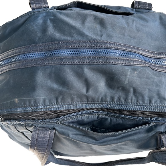 Lululemon *RARE* Navy Blue Duffle Bag - Picture 2 of 14
